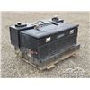 Image 2 : 450 LITRE L SHAPED MAGNUM FUEL TANK W/ TOOL BOX
