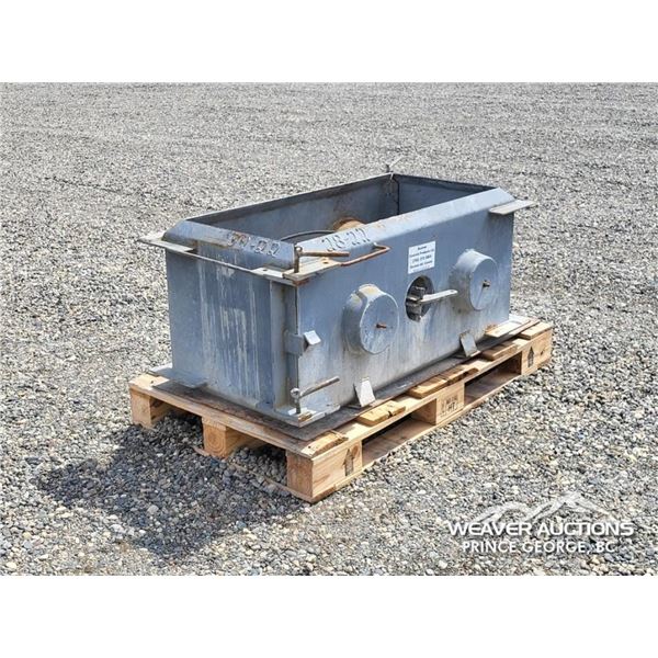 (4) 40 IN. X 20 IN. CONCRETE BLOCK FORMS