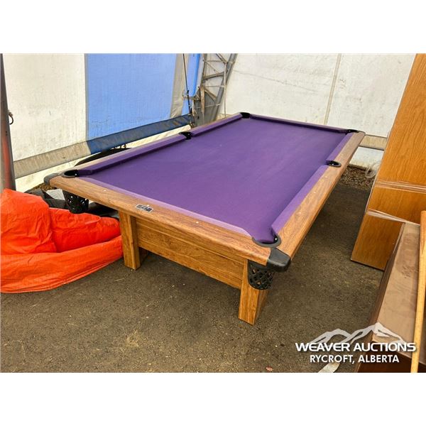 BRUNSWICK BRISTOL II POOL TABLE & CUE