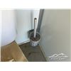 Image 18 : 2 PERSON BATHROOM