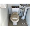 Image 22 : 2 PERSON BATHROOM