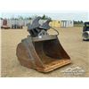 Image 2 : TWIST WRIST 60 IN. CLEAN OUT BUCKET