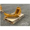Image 1 : MINI EX 10 IN. DIG BUCKET W/ HYDRAULIC THUMB