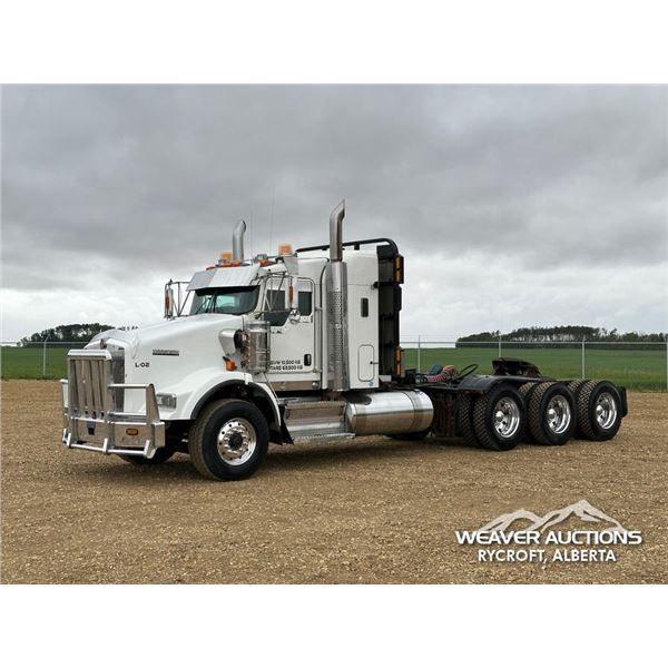2018 KENWORTH T800 TRI/A SLEEPER TRUCK TRACTOR