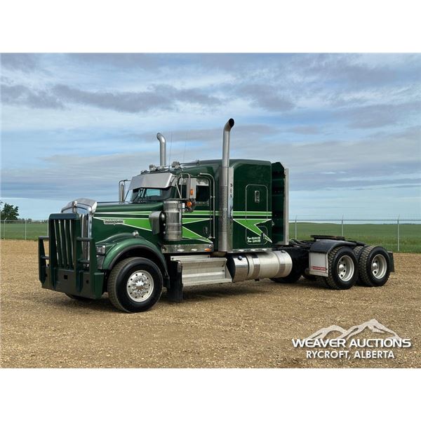 2022 KENWORTH W900 T/A SLEEPER TRUCK TRACTOR