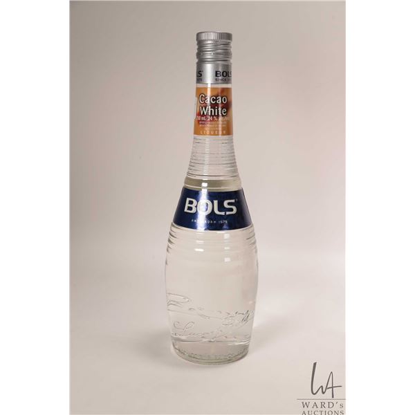 Bols/ Cacoa White Liqueur/ 750ml/ 24% ABV Note: Alcohol cannot be insured by any courier in Canada. 