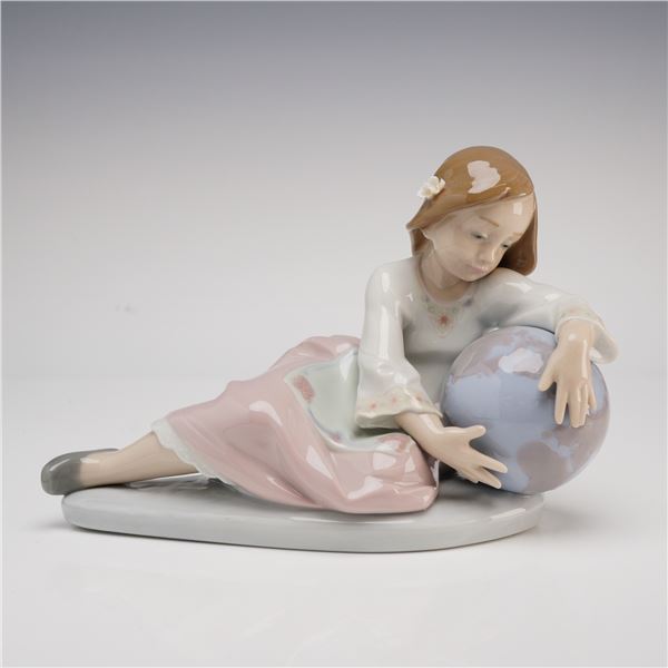 Lladro, "A New World" (Un Nuevo Mundo) Figurine, No. 5913