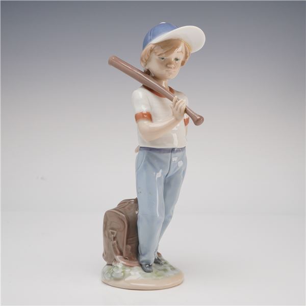 Lladro, Can I Play Figurine #7610