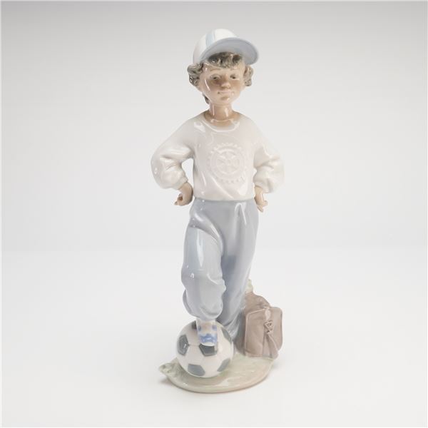 Lladro, Soccer Player Model 7605