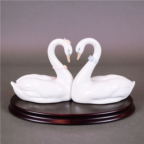 Lladro, A Pair of Endless Love Swans Figurines Model 6585