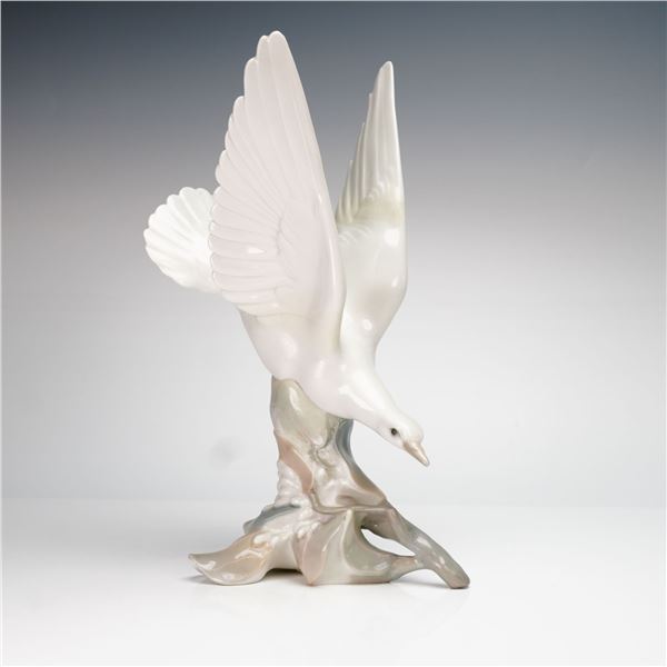 Lladro Figurine, Turtle Dove 1004550