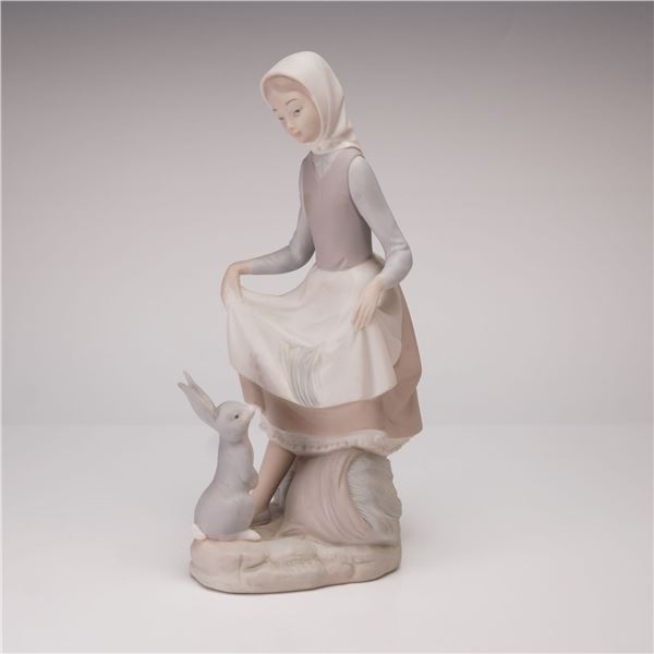 Lladro, Rabbit's Food Figurine 1004826