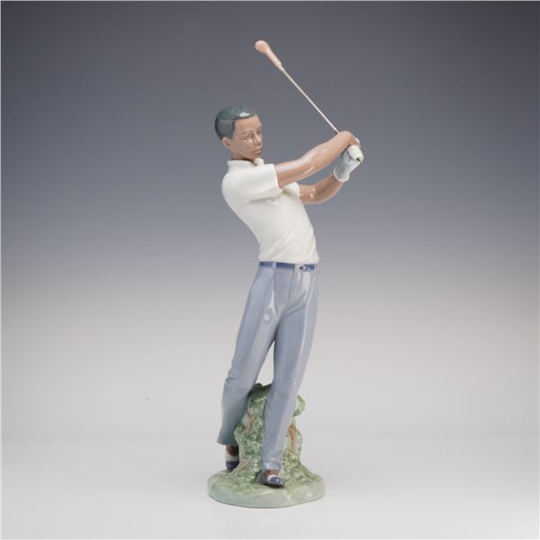 Lladro "The Perfect Swing" Male Golfer, Model #6845