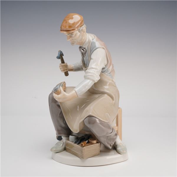 Lladro, Cobbler #4853