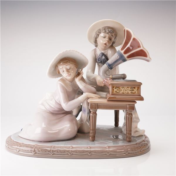Lladro Music Time Glazed Porcelain Figurine Number 1005430