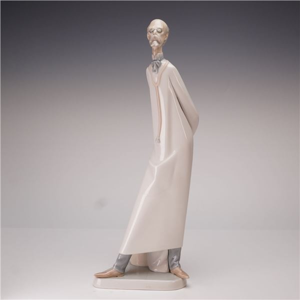 Lladro, Doctor Porcelain Figurine 1004602
