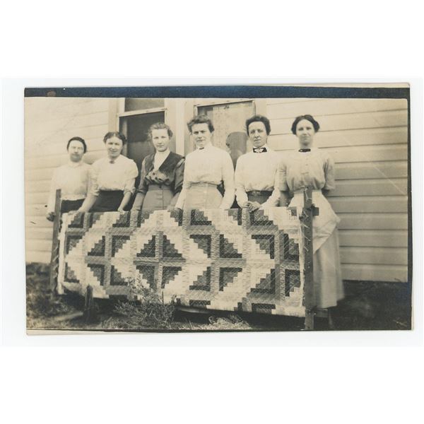 Log Cabin Presentation Quilt RPPC Postcard