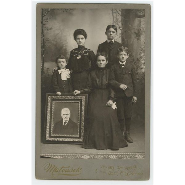Post Mortem Family Mourning Cabinet Photo