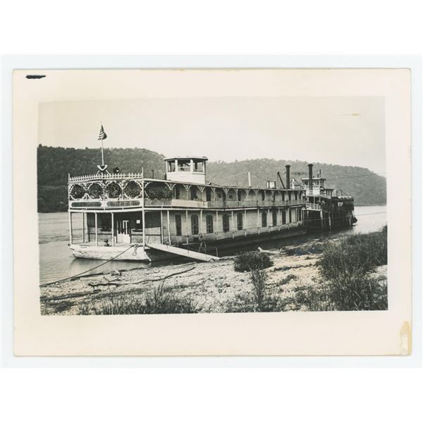 New Water Queen Floating Theater Photo