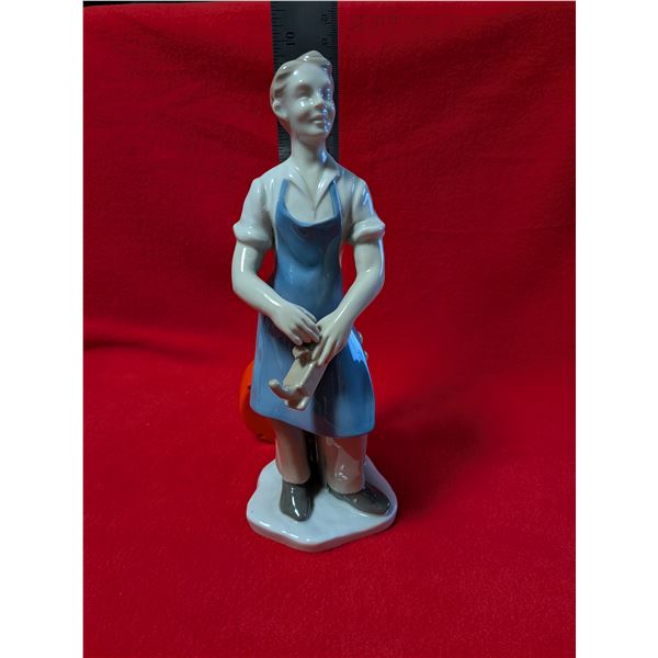 VINTAGE PORCELAIN CARPENTER