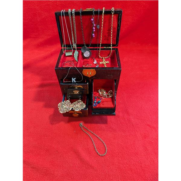 VINTAGE JEWELRY BOX & CONTENTS