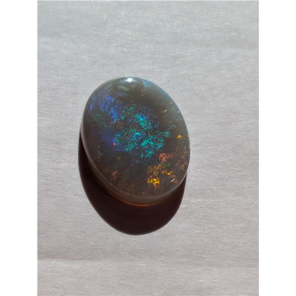 WHITE OVAL AUSTRALIAN 3.9 CT OPAL