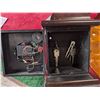 Image 3 : Large Box of HOUSEHOLD Items