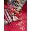 Image 7 : Large Box of HOUSEHOLD Items