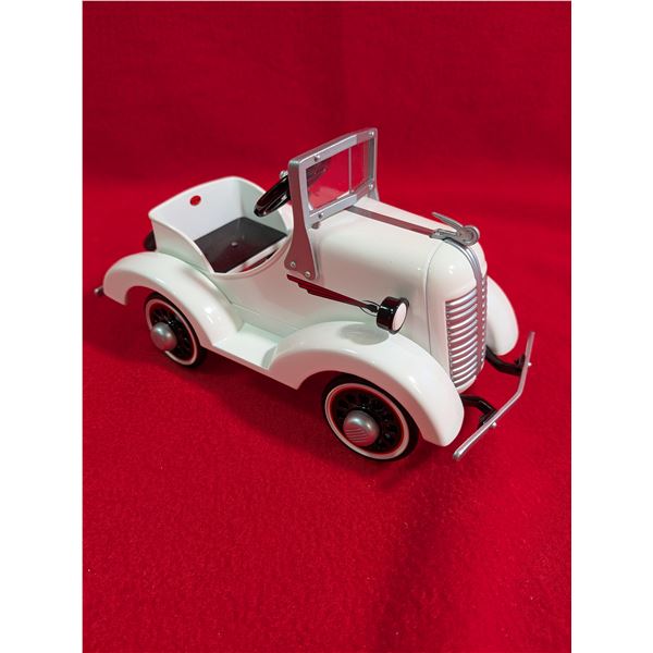 Hallmark Kiddie Car Classics d1935 Garton Pontiac HALLMARK pedal car.
