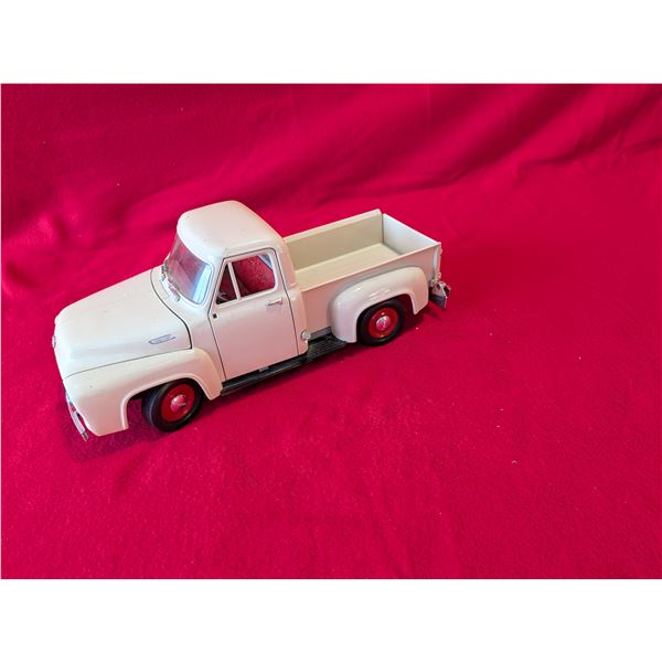Vintage 1:18 scale diecast model cream-white 1953 Ford F-100 Pickup Truck