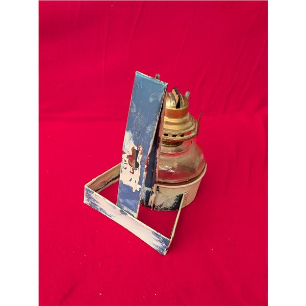 VINTAGE "QUEEN MARY" KEROSENE OIL LAMP