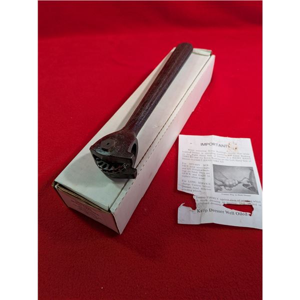GRINDING WHEEL DRESSER