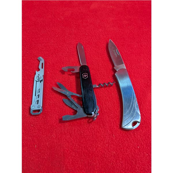 Group of Folding Knives