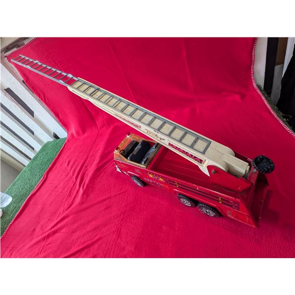 VINTAGE 1970's pressed-steel Tonka Fire Rescue Aerial Unit 2 ladder truck