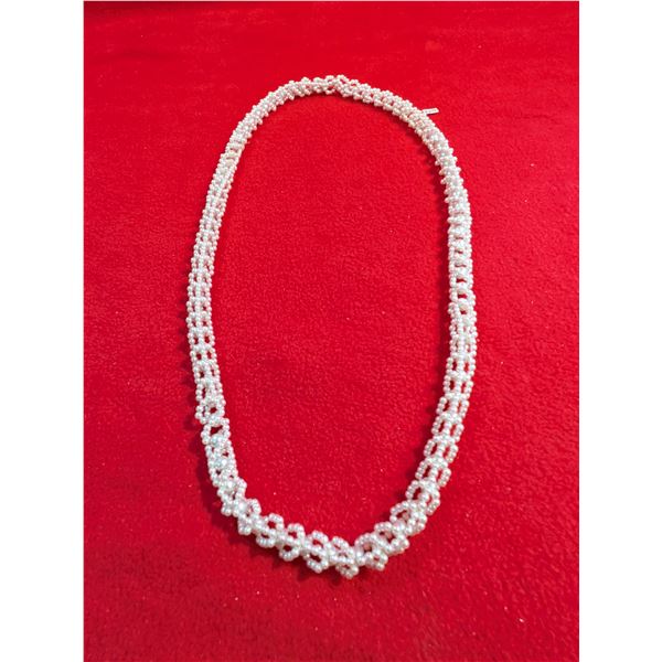 VINTAGE TWISTED WHITE FAUX-PEARL NECKLACE