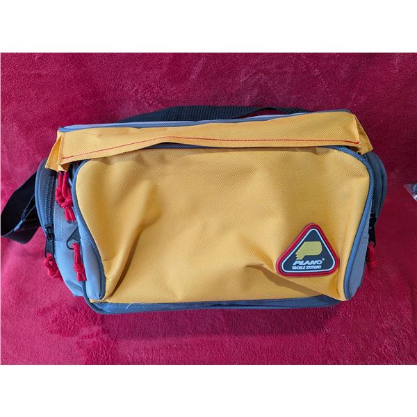 SOFTSIDED TACKLE BOX by OLANO