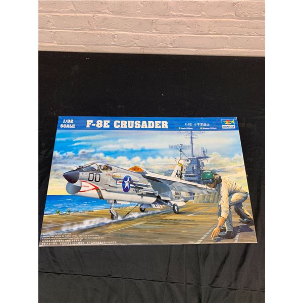 F-8E Crusader Trumpeter 1/32 #02272 Model Kit