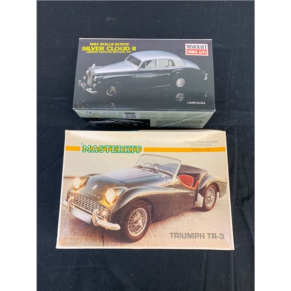 Lot of 2 Model Kits Masterkit Triumph Escala 1/24 #2001 and Minicraft Model Kits #11209