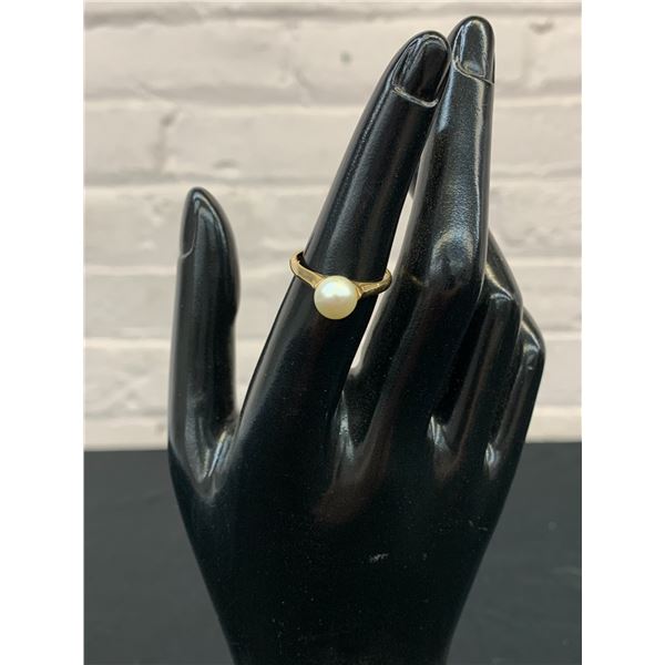 10k Gold Ring Size 6 with Pearl ( 2.3 grams total weight)