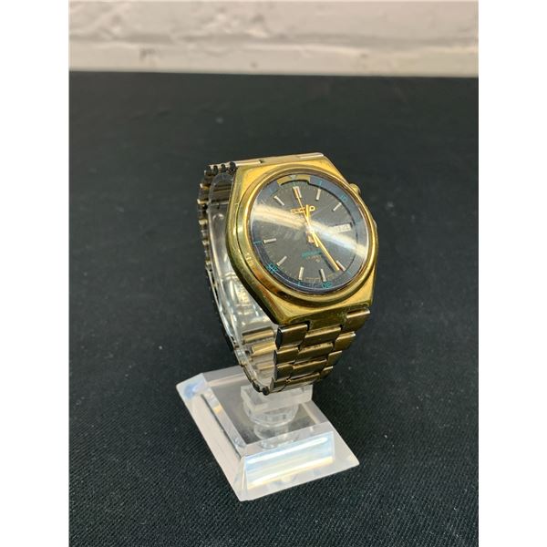 SEIKO Wristwatch 17 Jewel Mechanical Watch *ticks*