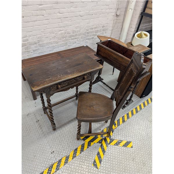 Vintage/Antique Gothic Oak Writing Hunt Desk w/Barley Twist Legs
