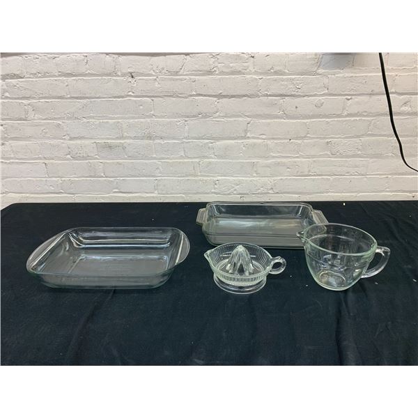 Lot of 4 Clear Glass Bakeware Casserole Pans, Juicer and Measuring Cup Pitcher