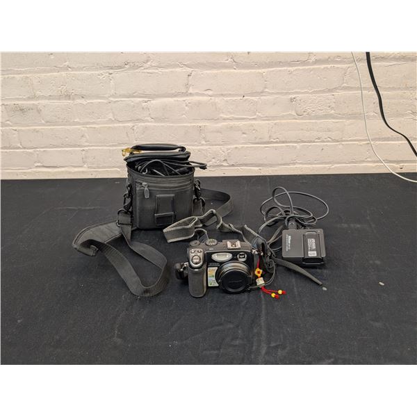 Nikon Coolpix5400 Camera & Accessories with Roots Camera Bag