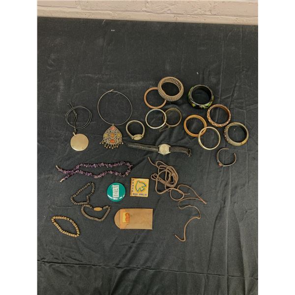 Lot of Vintage Costume Jewelry Bangles / Bracelets etc