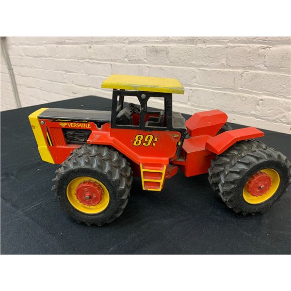 Rare ERTL 1/16 Versatile Tractor w Duals