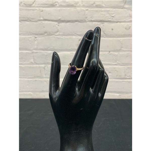 10k Gold Ladies Dinner Ring w Amethyst Stone, Size 6.5 (2.8 grams)