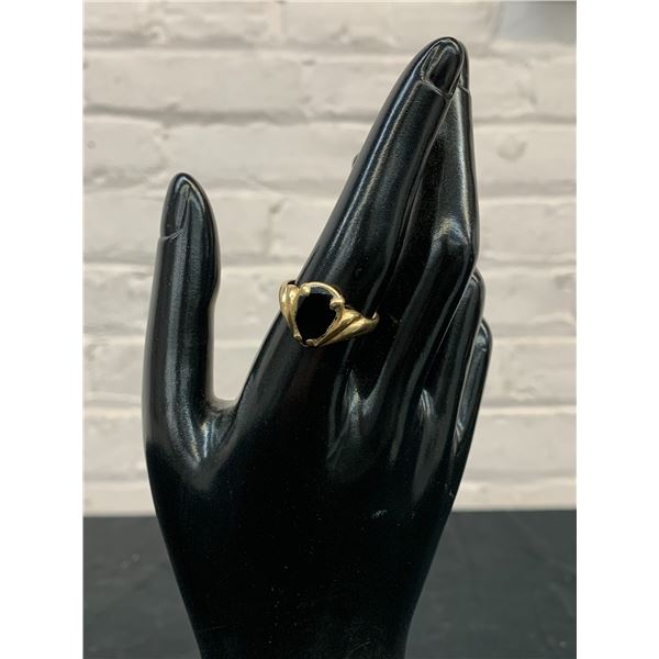 14k Gold Black Onyx Ladies Dinner Ring Size 8.5 (total weight 4.5grams)