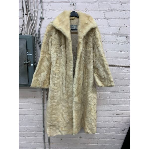 Vintage Hurtig Fine Furs and Leathers Winnipeg White Animal Fur Jacket *needs TLC*