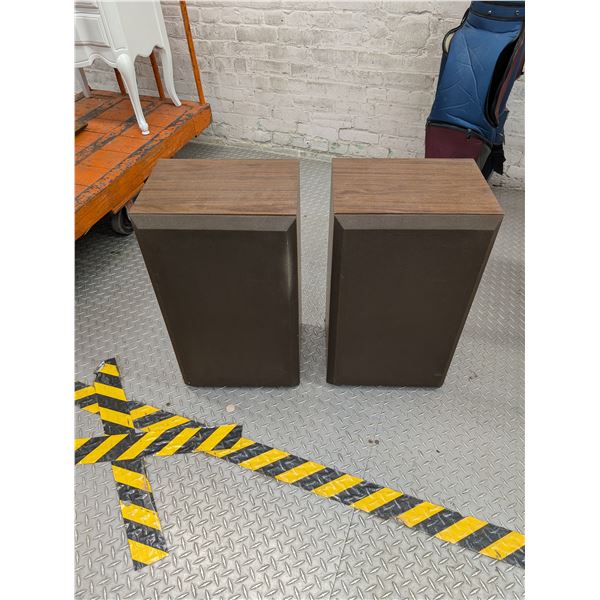 Pair of Soma SE 735 Floor Speakers
