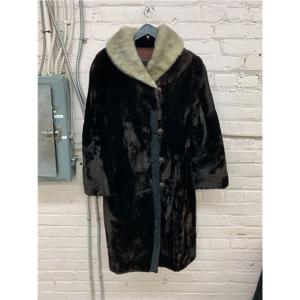 Vintage Sheared Women's Real Fur Coat with Light Fur Trim